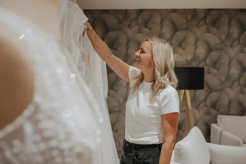 Anprobe im Atelier VilstalBride